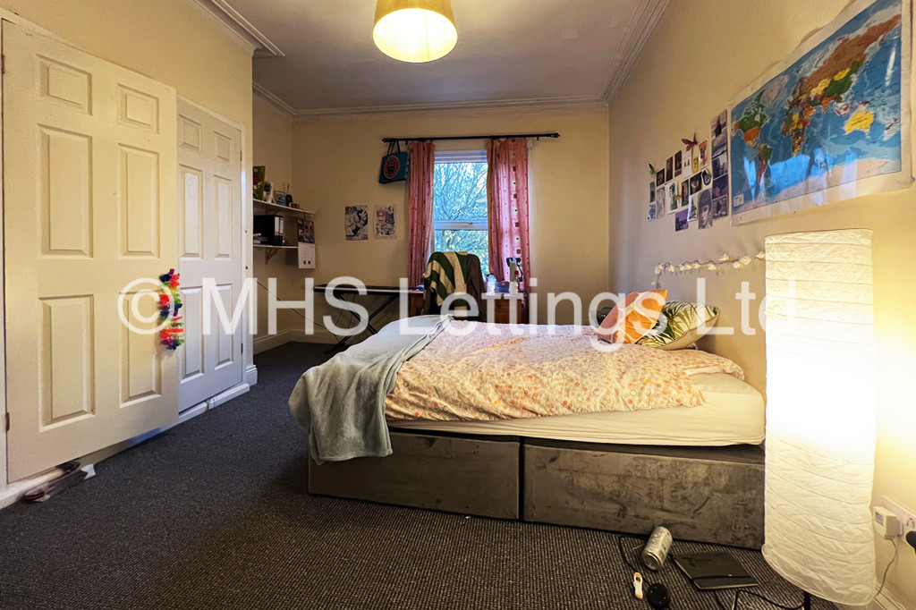 Photo of 7 Bedroom Mid Terraced House in 249 Hyde Park Road, Leeds, LS6 1AG