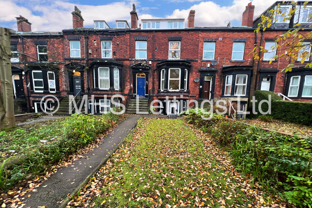 Photo of 7 Bedroom Mid Terraced House in 249 Hyde Park Road, Leeds, LS6 1AG