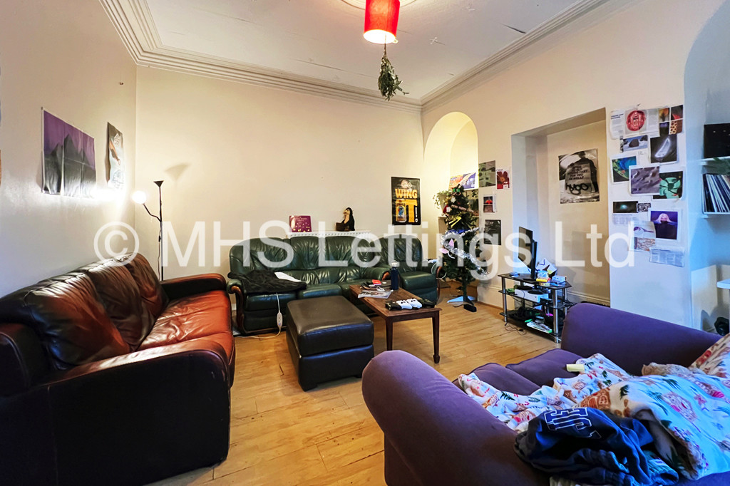 Photo of 7 Bedroom Mid Terraced House in 249 Hyde Park Road, Leeds, LS6 1AG