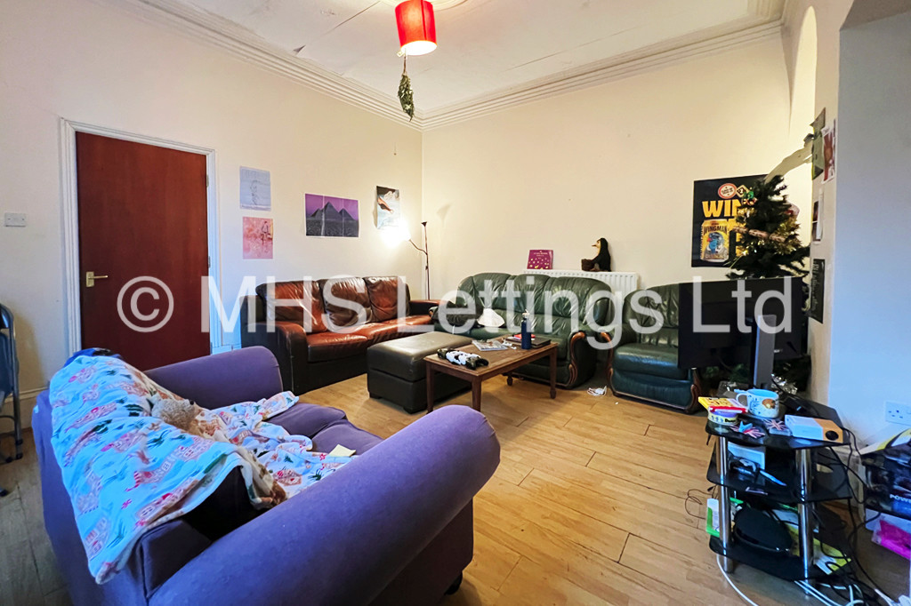 Photo of 7 Bedroom Mid Terraced House in 249 Hyde Park Road, Leeds, LS6 1AG