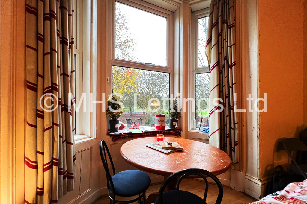 Photo of 7 Bedroom Mid Terraced House in 249 Hyde Park Road, Leeds, LS6 1AG