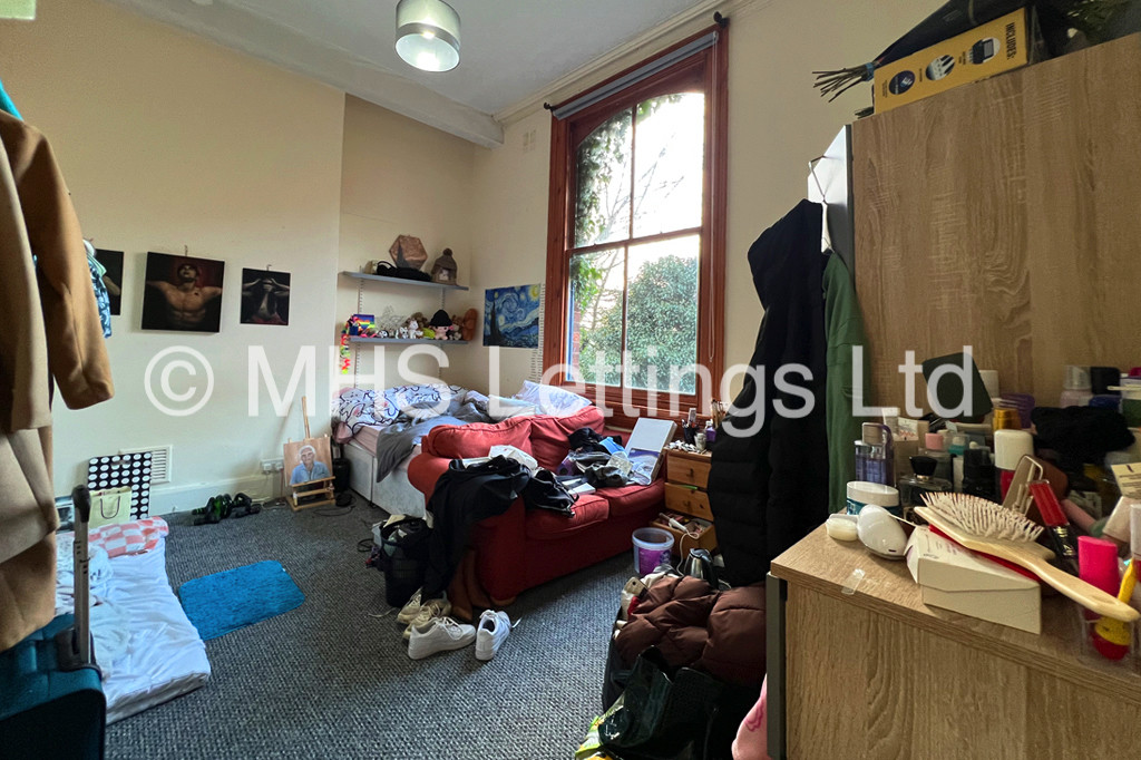 Photo of 2 Bedroom Ground Floor Flat in Flat 2, 2 St John's Terrace, Leeds, LS3 1DY