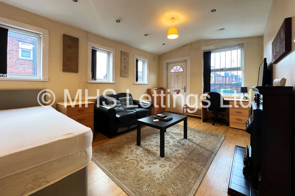 Photo of 1 Bedroom Flat in 55a Burley Lodge Road, Leeds, LS6 1QP