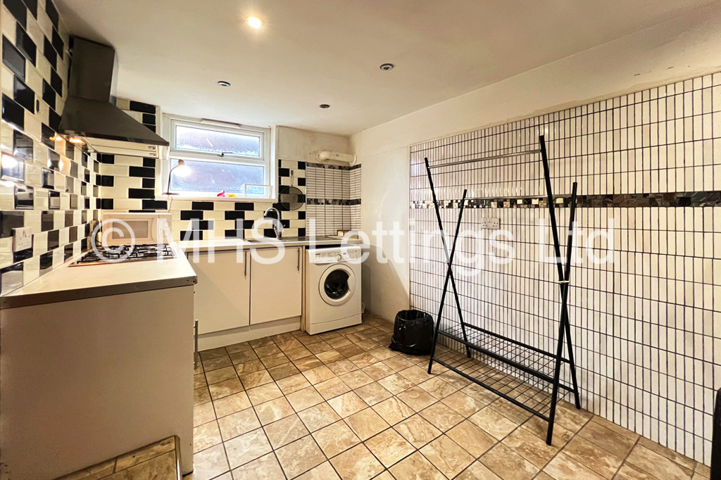 Photo of 1 Bedroom Flat in 55a Burley Lodge Road, Leeds, LS6 1QP