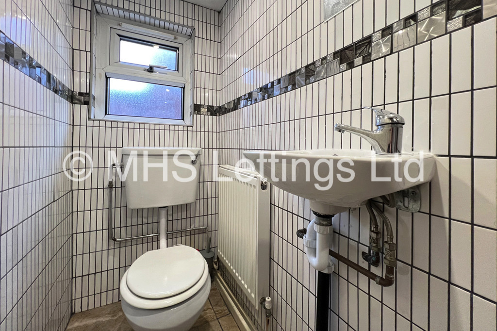 Photo of 1 Bedroom Flat in 55a Burley Lodge Road, Leeds, LS6 1QP