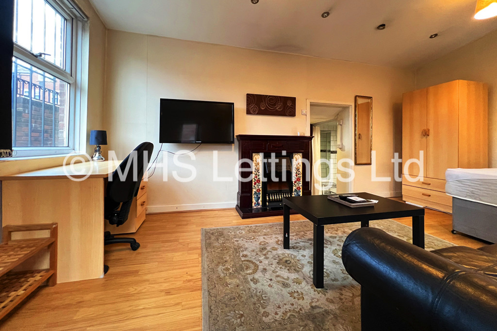 Photo of 1 Bedroom Flat in 55a Burley Lodge Road, Leeds, LS6 1QP