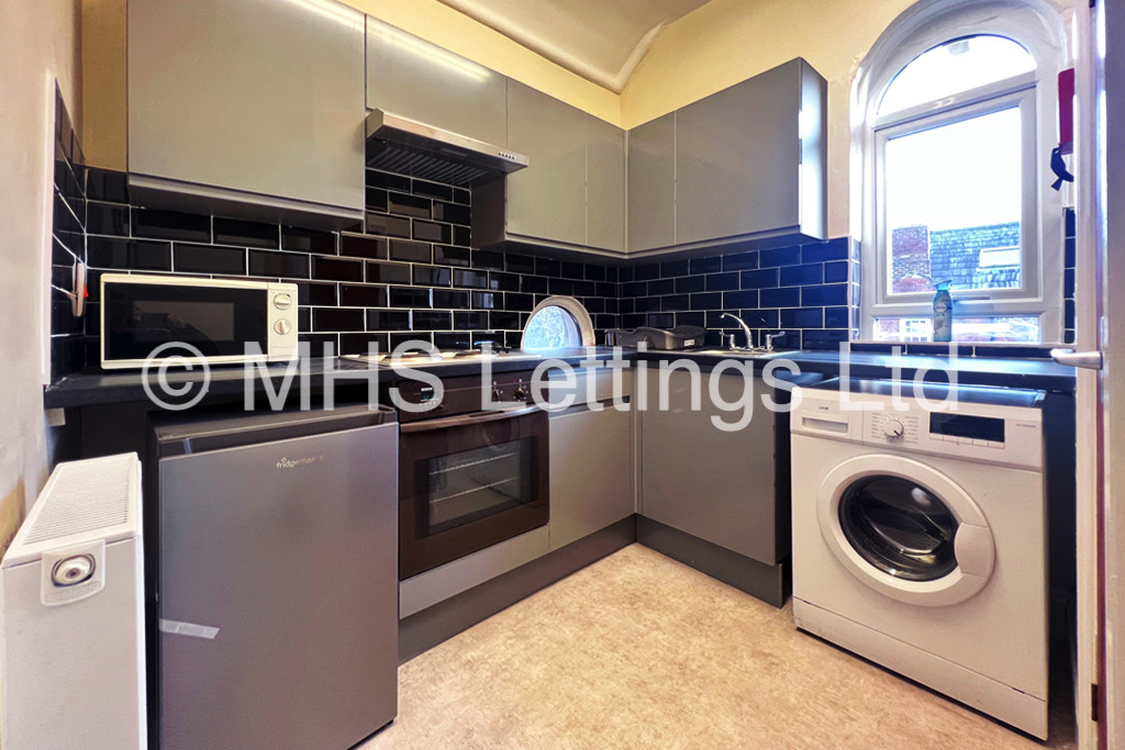 Photo of 1 Bedroom Flat in Flat 9, 3 Moorland Road, Leeds, LS6 1AL