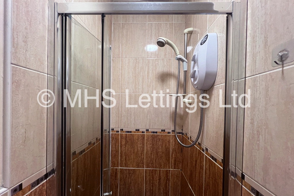 Photo of 1 Bedroom Flat in Flat 9, 3 Moorland Road, Leeds, LS6 1AL