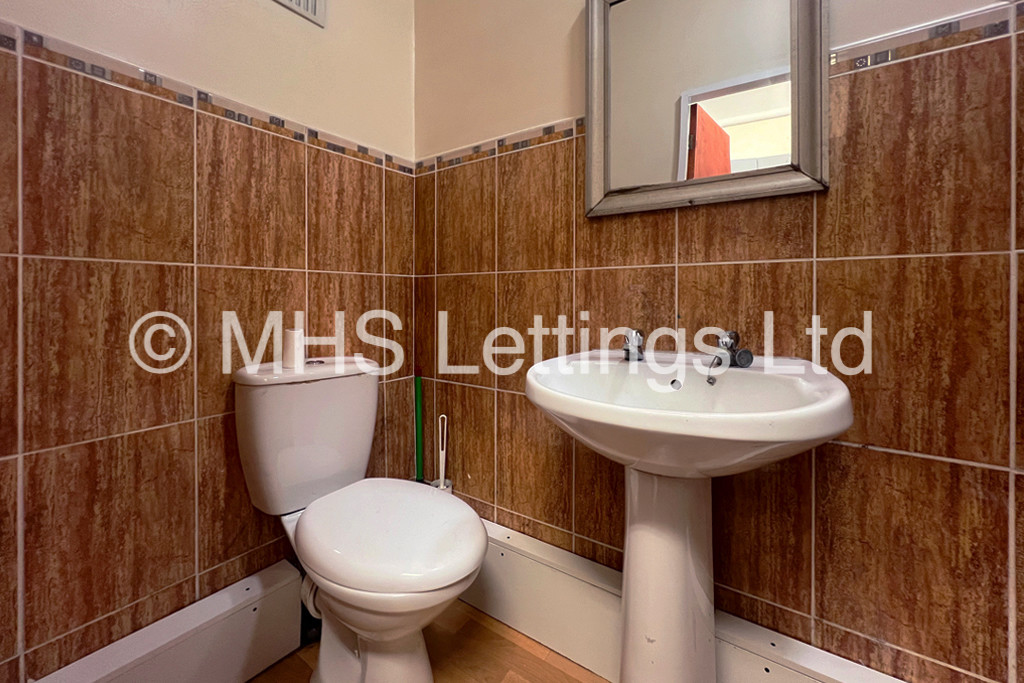Photo of 1 Bedroom Flat in Flat 9, 3 Moorland Road, Leeds, LS6 1AL