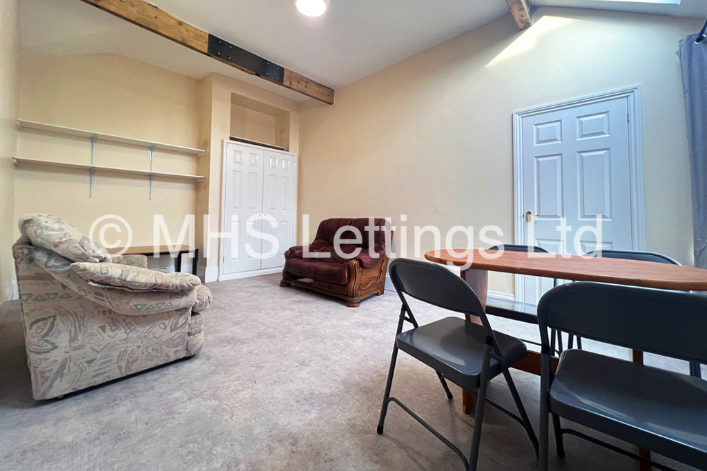Photo of 1 Bedroom Flat in Flat 9, 3 Moorland Road, Leeds, LS6 1AL