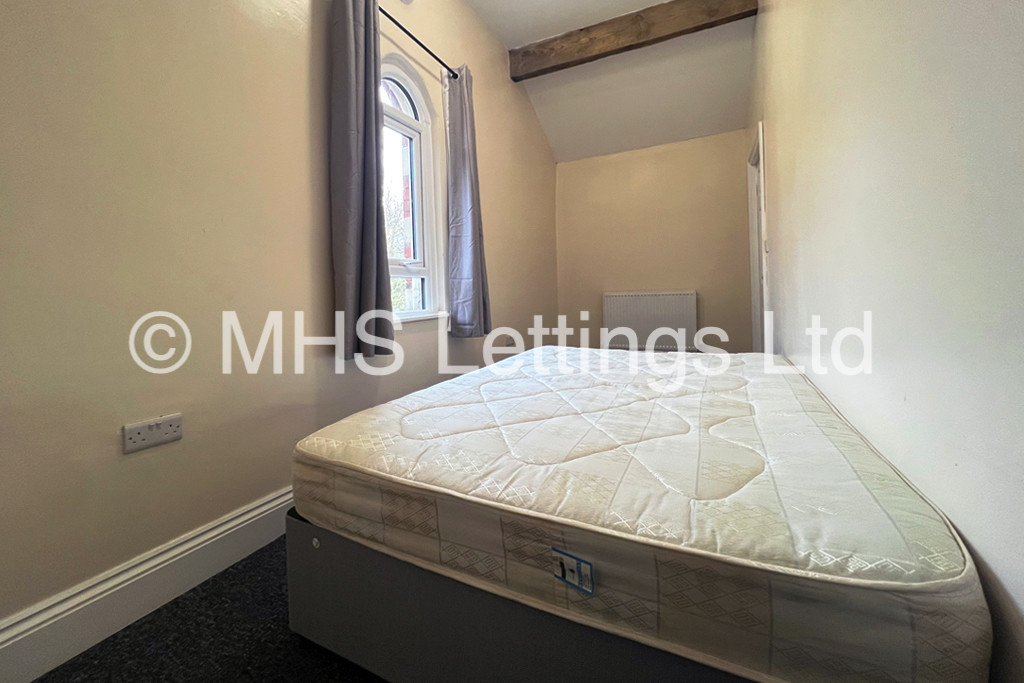 Photo of 1 Bedroom Flat in Flat 9, 3 Moorland Road, Leeds, LS6 1AL