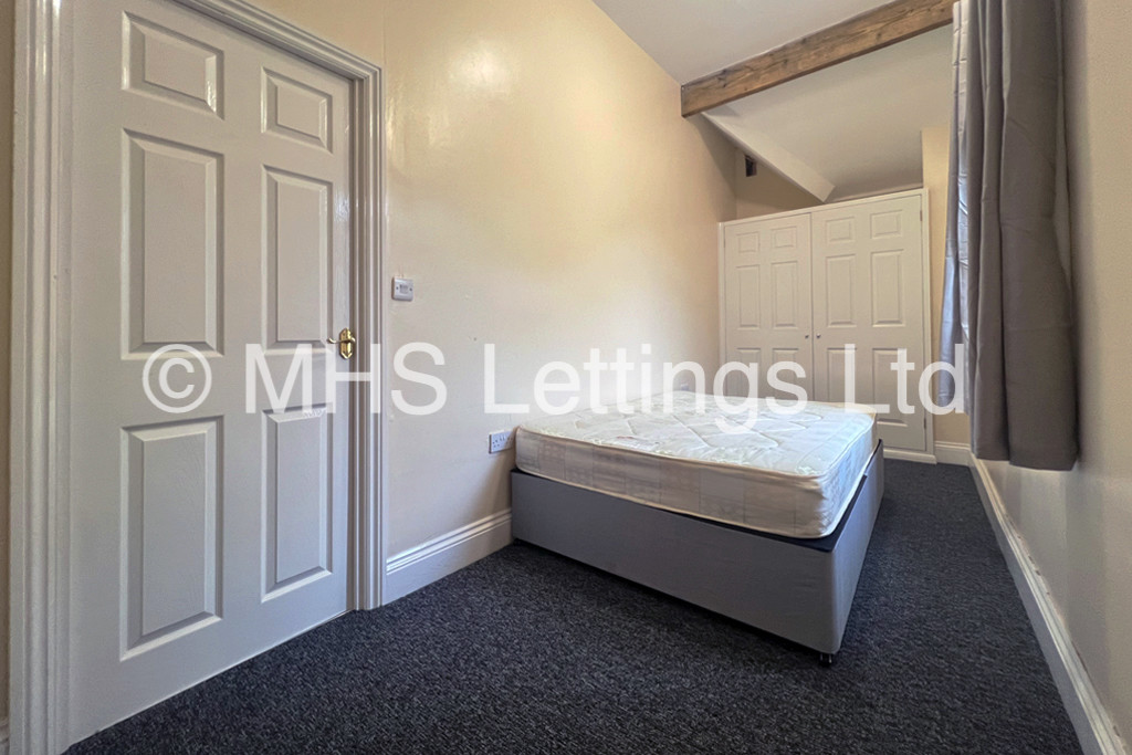 Photo of 1 Bedroom Flat in Flat 9, 3 Moorland Road, Leeds, LS6 1AL