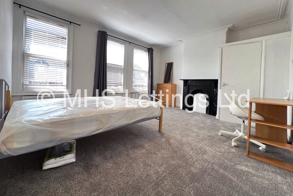 Photo of 5 Bedroom Mid Terraced House in 181 Cardigan Road, Leeds, LS6 1QL