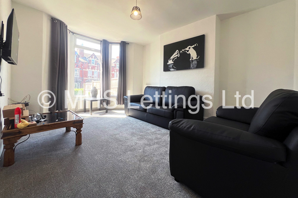 Photo of 5 Bedroom Mid Terraced House in 181 Cardigan Road, Leeds, LS6 1QL