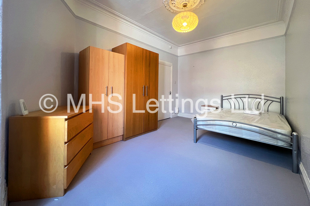 Photo of 5 Bedroom Mid Terraced House in 181 Cardigan Road, Leeds, LS6 1QL