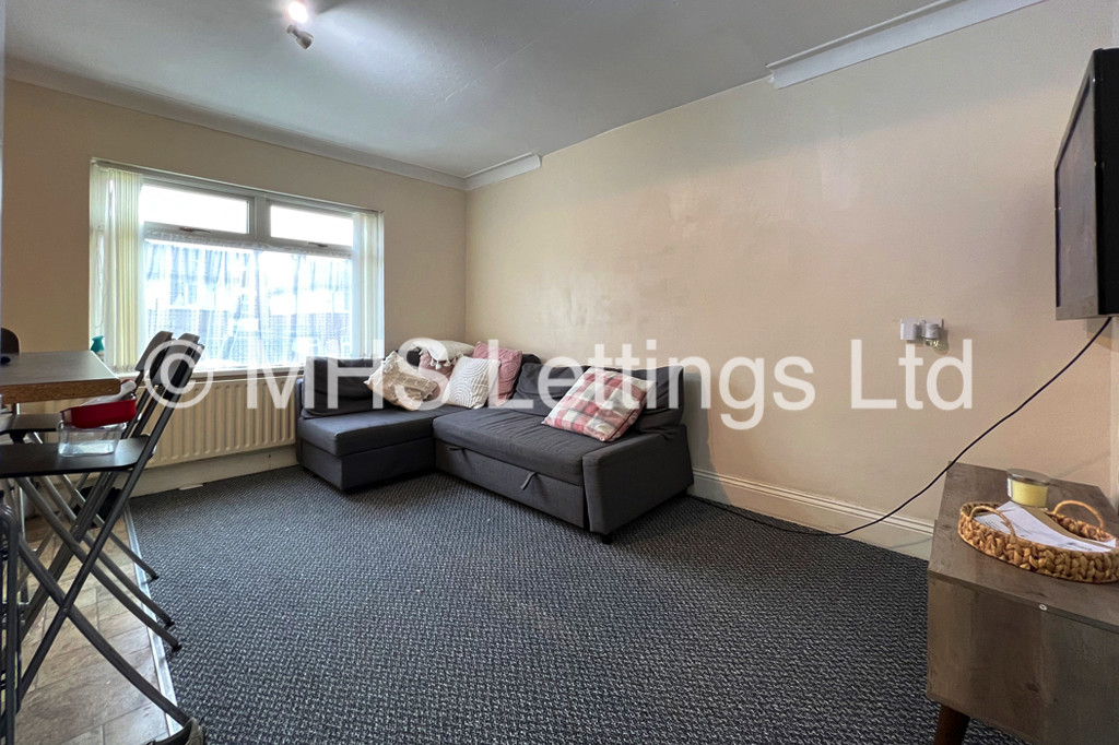 Photo of 3 Bedroom Mid Terraced House in 34 Mayville Avenue, Leeds, LS6 1NQ