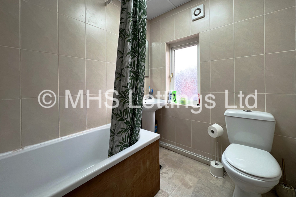 Photo of 3 Bedroom Mid Terraced House in 34 Mayville Avenue, Leeds, LS6 1NQ