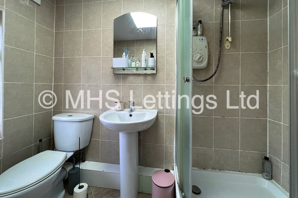 Photo of 3 Bedroom Mid Terraced House in 34 Mayville Avenue, Leeds, LS6 1NQ