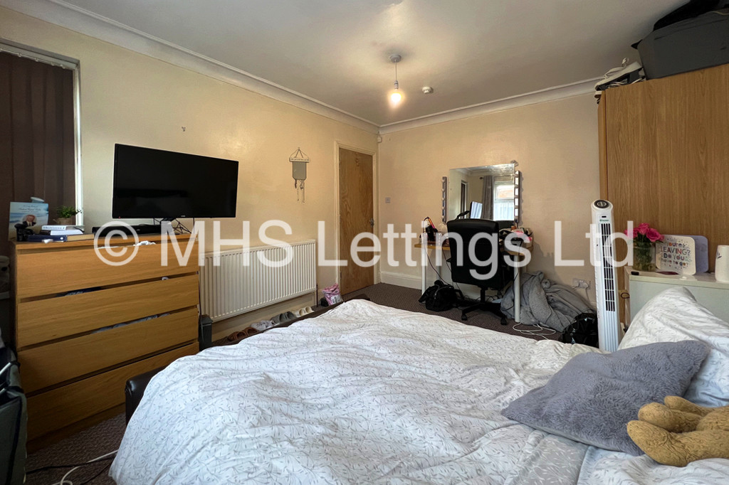 Photo of 3 Bedroom Mid Terraced House in 34 Mayville Avenue, Leeds, LS6 1NQ