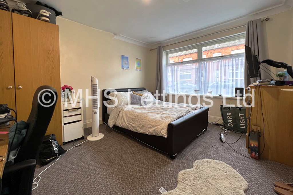 Photo of 3 Bedroom Mid Terraced House in 34 Mayville Avenue, Leeds, LS6 1NQ