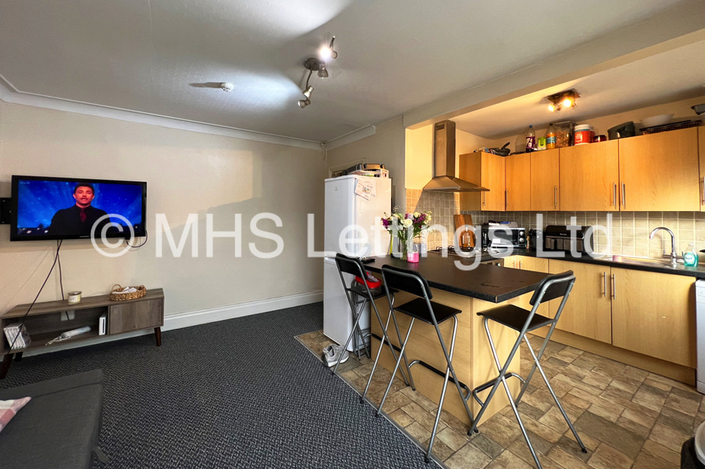 Photo of 3 Bedroom Mid Terraced House in 34 Mayville Avenue, Leeds, LS6 1NQ