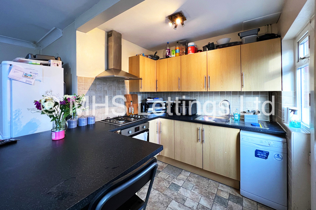 Photo of 3 Bedroom Mid Terraced House in 34 Mayville Avenue, Leeds, LS6 1NQ