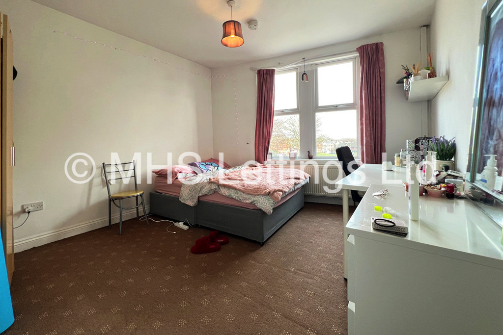 Photo of 5 Bedroom End Terraced House in 10 Glossop View, Leeds, LS6 2LQ