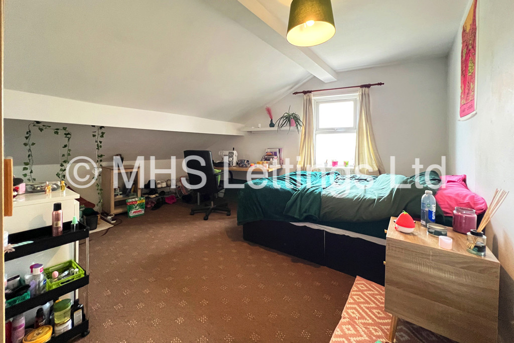 Photo of 5 Bedroom End Terraced House in 10 Glossop View, Leeds, LS6 2LQ
