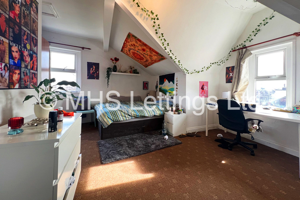 Photo of 5 Bedroom End Terraced House in 10 Glossop View, Leeds, LS6 2LQ