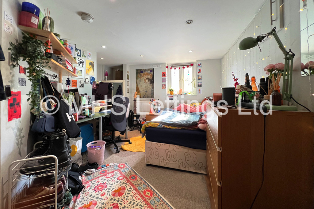 Photo of 4 Bedroom End Terraced House in 21 Granby Terrace, Leeds, LS6 3BB