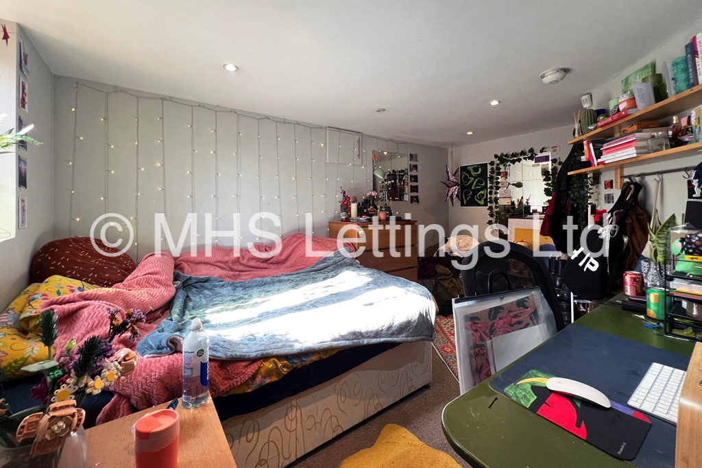 Photo of 4 Bedroom End Terraced House in 21 Granby Terrace, Leeds, LS6 3BB