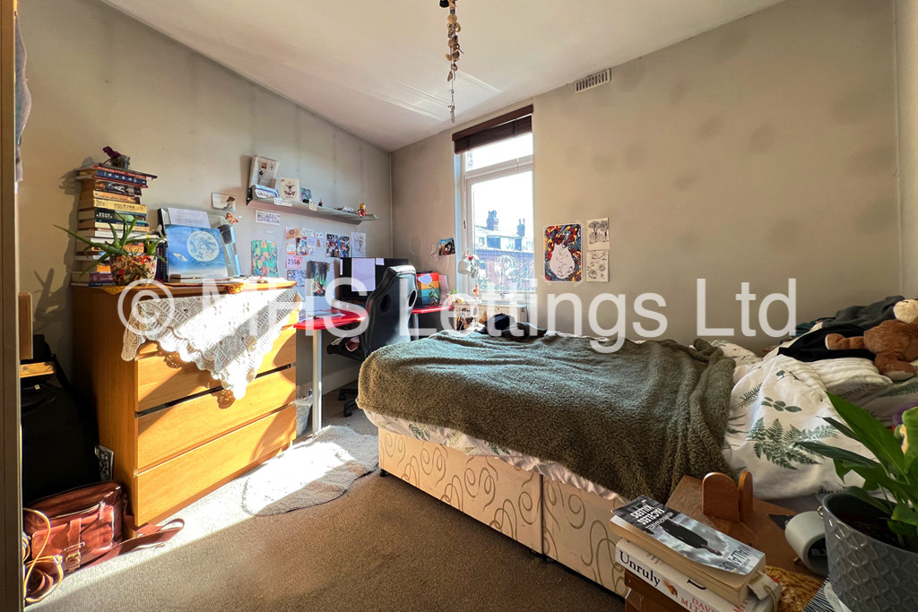 Photo of 4 Bedroom End Terraced House in 21 Granby Terrace, Leeds, LS6 3BB