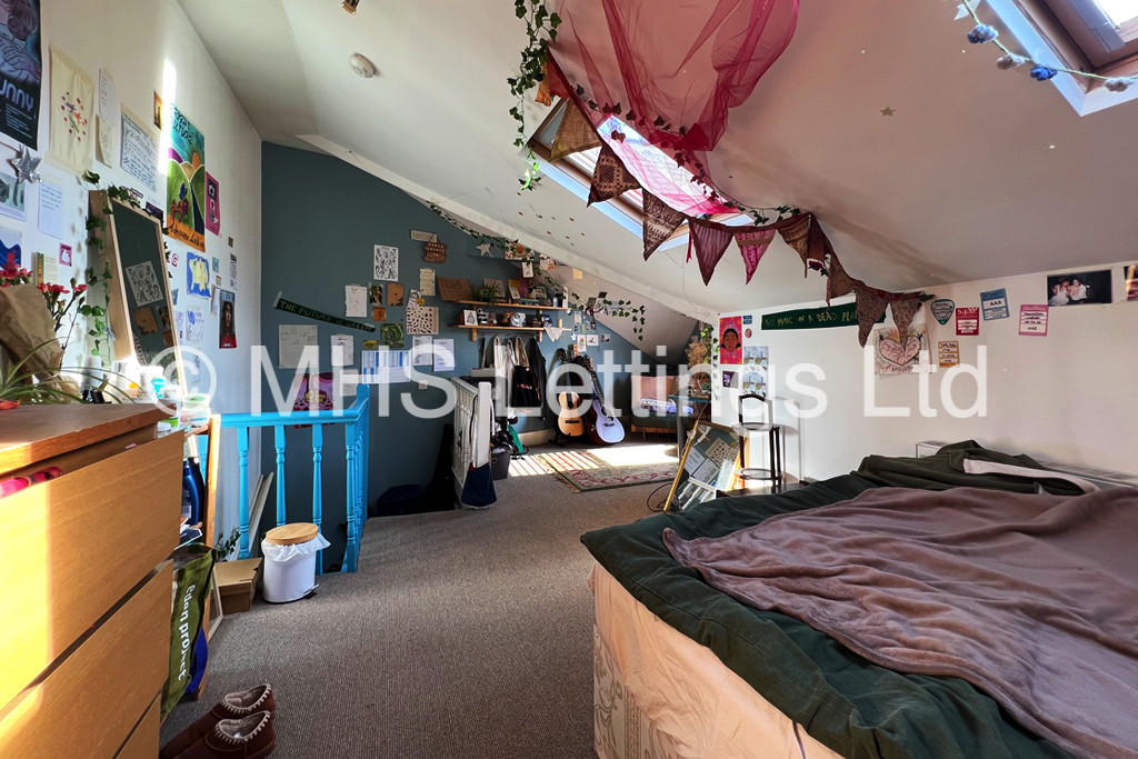 Photo of 4 Bedroom End Terraced House in 21 Granby Terrace, Leeds, LS6 3BB