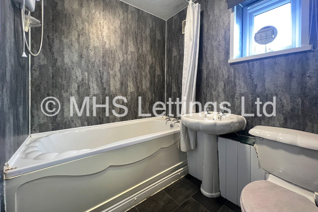 Photo of 1 Bedroom Flat in 27 Holborn Green, Leeds, LS6 2RE