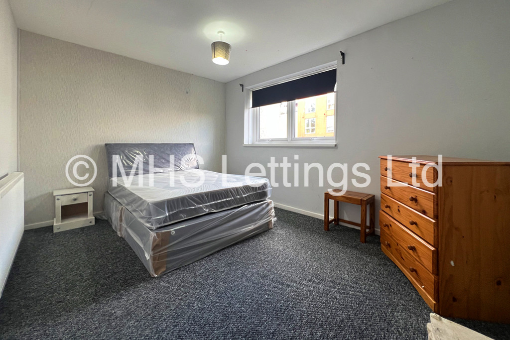Photo of 1 Bedroom Flat in 27 Holborn Green, Leeds, LS6 2RE