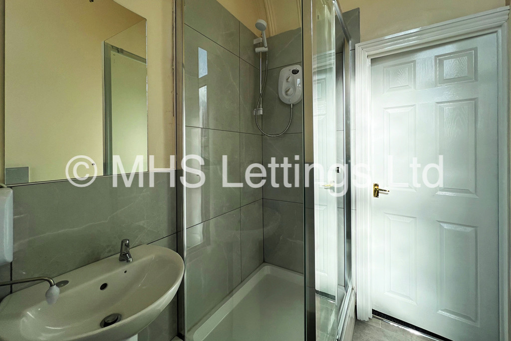 Photo of 1 Bedroom Apartment in Flat 1, 3 Moorland Road, LS6 1AL