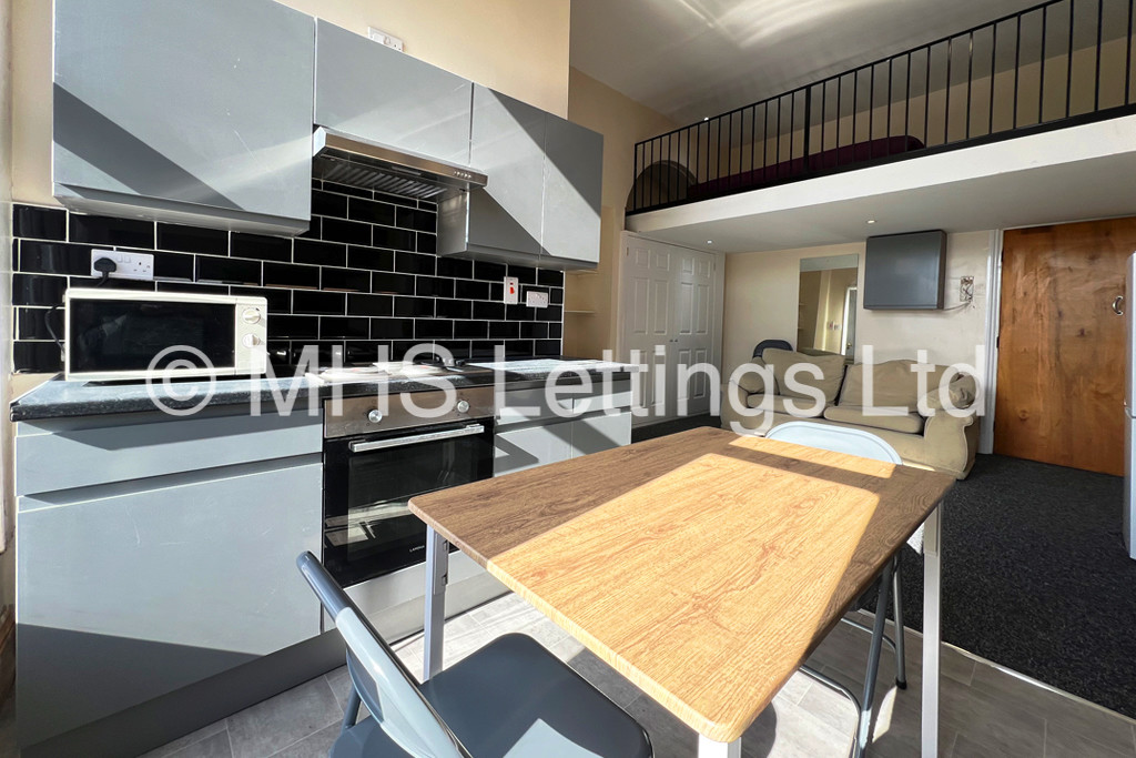 Photo of 1 Bedroom Apartment in Flat 1, 3 Moorland Road, LS6 1AL