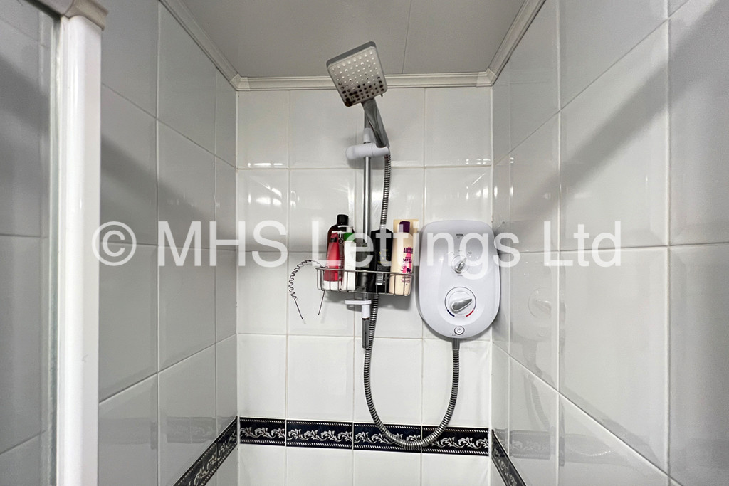 Photo of 1 Bedroom Shared House in Room 1, 16 Hanover Square, Leeds, LS3 1AP