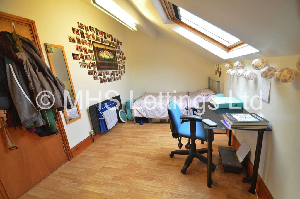 Photo of 7 Bedroom Mid Terraced House in 47 Richmond Avenue, Leeds, LS6 1DB