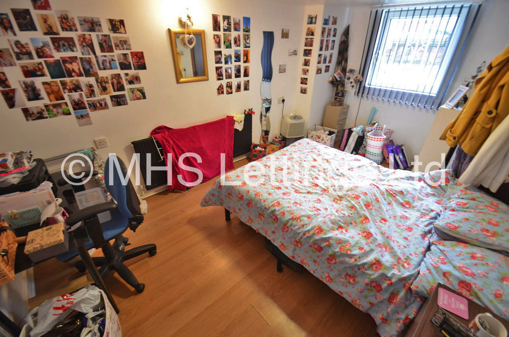 Photo of 7 Bedroom Mid Terraced House in 47 Richmond Avenue, Leeds, LS6 1DB