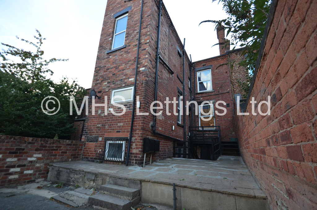 Photo of 1 Bedroom Shared House in Room 10, 16 Hanover Square, Leeds, LS3 1AP