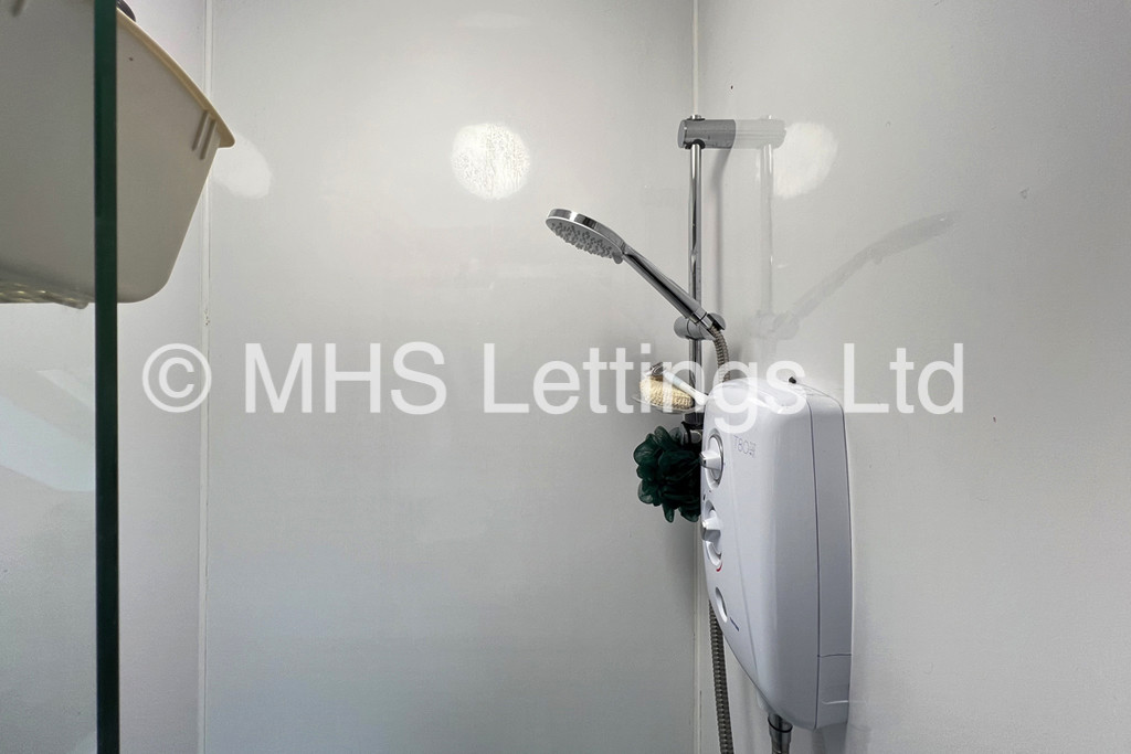 Photo of 1 Bedroom Shared House in Room 10, 16 Hanover Square, Leeds, LS3 1AP
