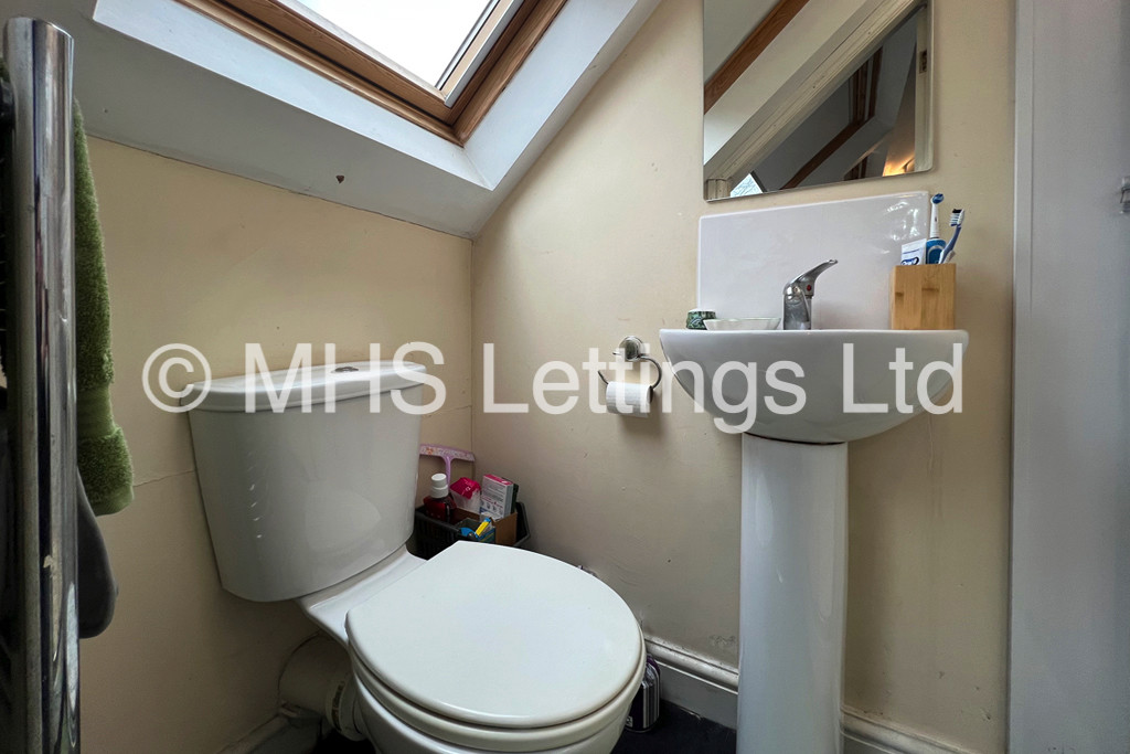 Photo of 1 Bedroom Shared House in Room 10, 16 Hanover Square, Leeds, LS3 1AP