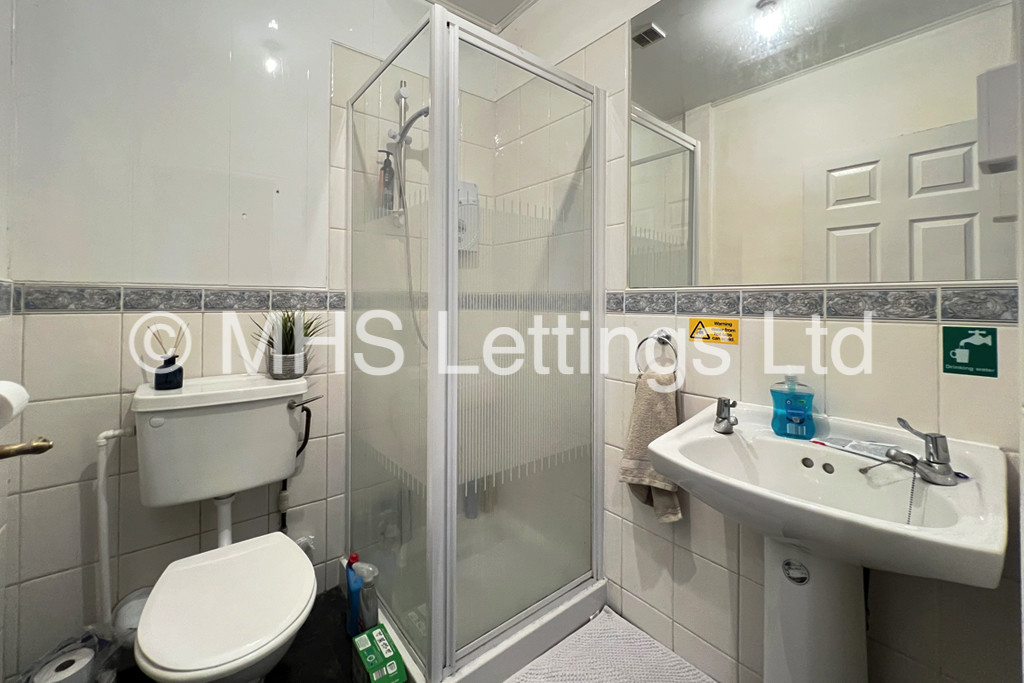 Photo of 1 Bedroom Shared House in Room 5, 16 Hanover Square, Leeds, LS3 1AP