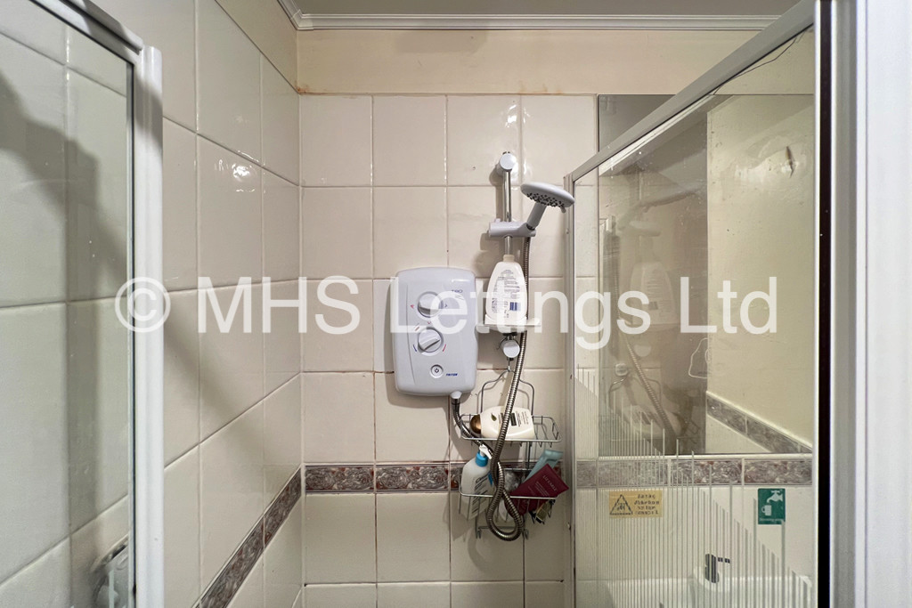 Photo of 1 Bedroom Shared House in Room 9, 16 Hanover Square, Leeds, LS3 1AP