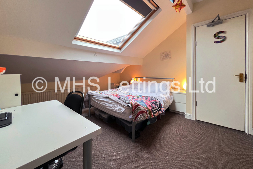 Photo of 1 Bedroom Shared House in Room 9, 16 Hanover Square, Leeds, LS3 1AP