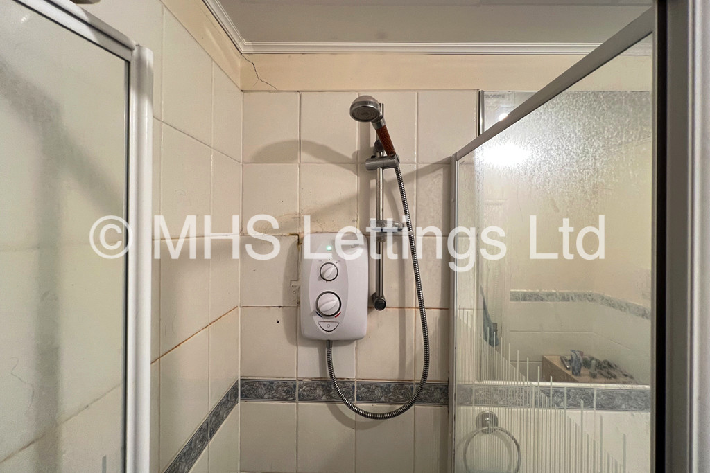 Photo of 1 Bedroom Shared House in Room 8, 16 Hanover Square, Leeds, LS3 1AP