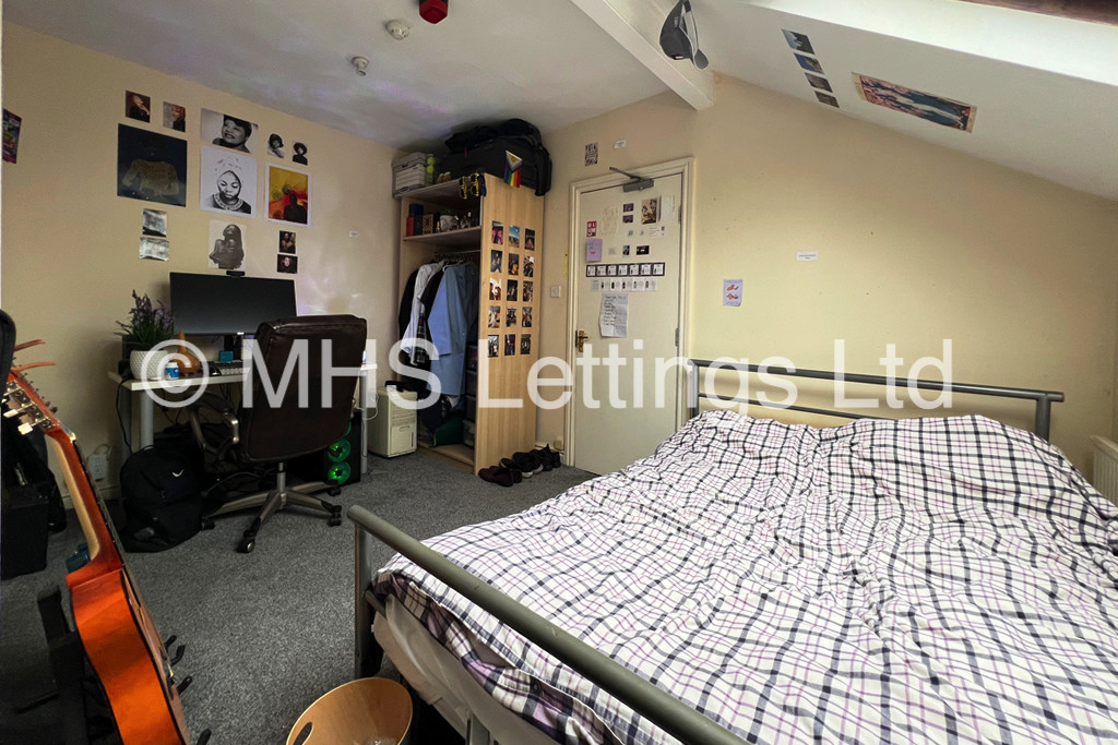 Photo of 1 Bedroom Shared House in Room 8, 16 Hanover Square, Leeds, LS3 1AP
