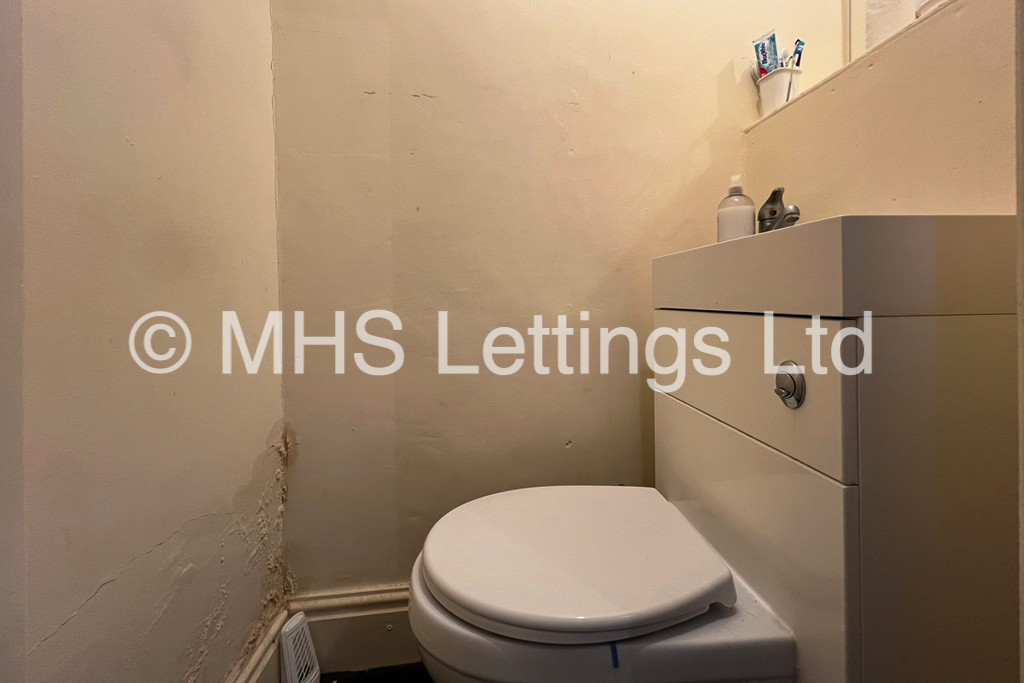 Photo of 1 Bedroom Shared House in Room 7, 16 Hanover Square, Leeds, LS3 1AP