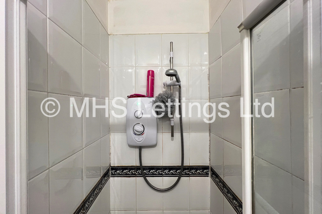 Photo of 1 Bedroom Shared House in Room 6, 16 Hanover Square, Leeds, LS3 1AP